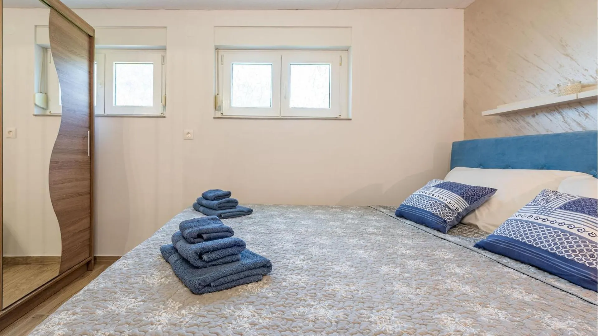 Amazing Apartment In Zdrelac With Jacuzzi